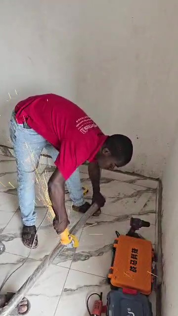 Fabrication sur mesure en verre et aluminium